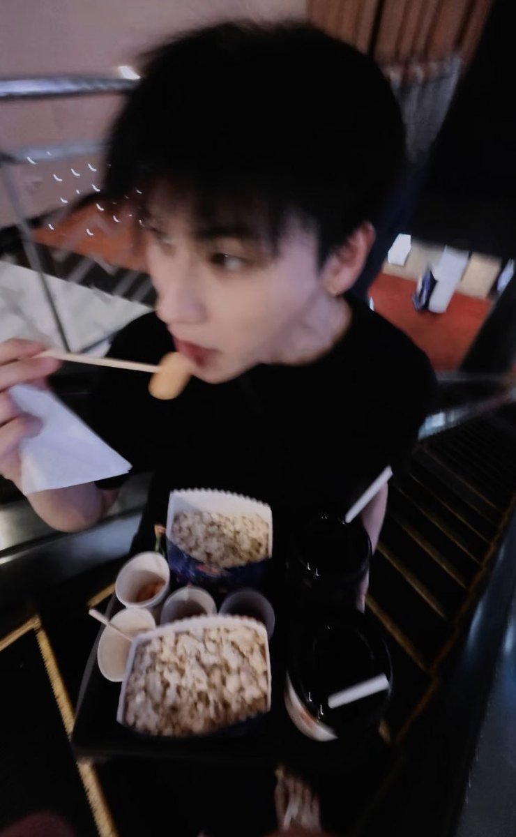 eonyaw *' `*: •☆ εїз tweet media