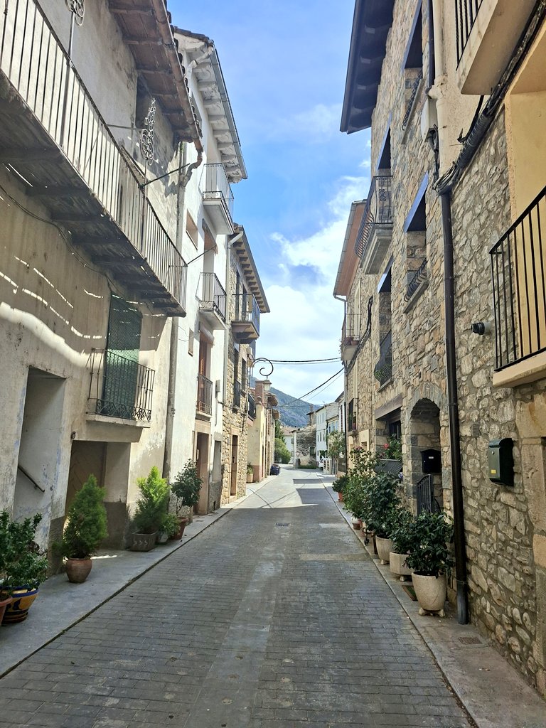 En Campo (Huesca), Comarca de la Ribagorza, Valle de Benasque, nos reunimos y planificamos la actividad política próxima.
Amistad, compañerismo y camaradería en un entorno magnífico.
<a href="/VoxHuesca/">VOX Huesca</a> 
<a href="/aragonvox/">VOX Aragón</a> 
<a href="/Lorena_gl76/">Lorena García</a> 
<a href="/FCO_CASARRUBIO/">FRANCISCO CASARRUBIO</a> 
<a href="/bachillerpastor/">Bachiller Pastor</a>