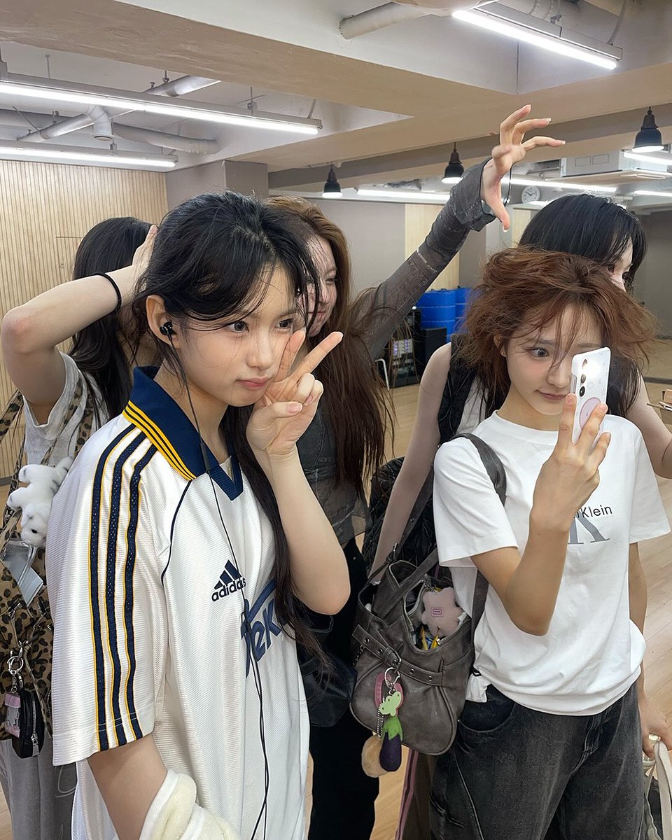 🐌🦋🦩🐮💥 tweet media