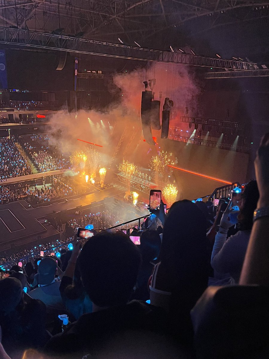 Junhani610's tweet photo. 1人で寂しいし、ほんとに何もかも大変だったけど、素敵な1日になりました😭 #PULSE_ON_IN_MANILA https://t.co/Zn6iAQjLKI
