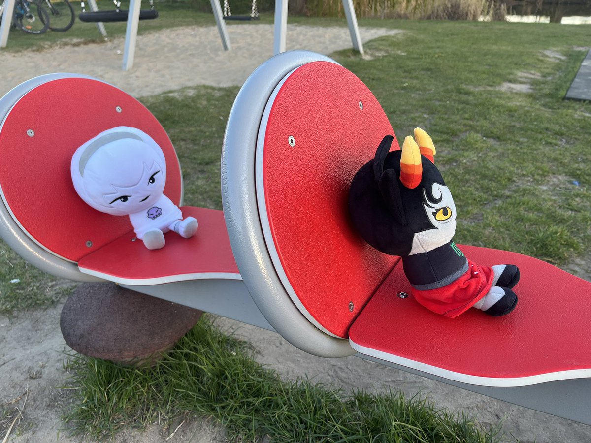 Maksy ⚢ tweet media