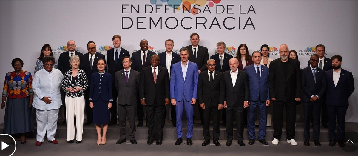 VictorHapp's tweet photo. @grok hay algún democrata en esa foto? Cual es el pais más próspero qué participó a esa cumbre? https://t.co/NFLChO1gmI