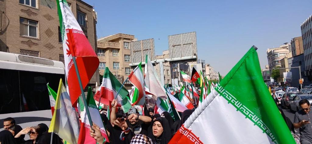 شکوه و عظمت رزمایش دختران جانفدای ایران 
#دختران_جانفدای_ایران
#رزمایش_بیعت