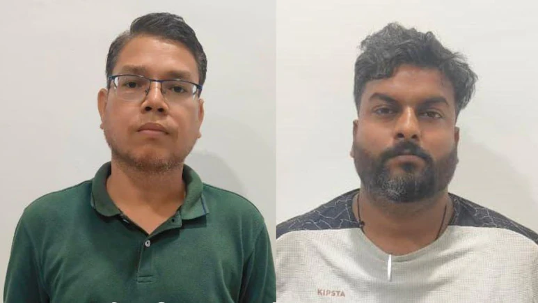 ndtv's tweet photo. 2 GST Officials Arrested Over Rs 55-Lakh Bribe Demand In Gujarat https://t.co/TLx7RmLTJl https://t.co/VuhDr5A9AD