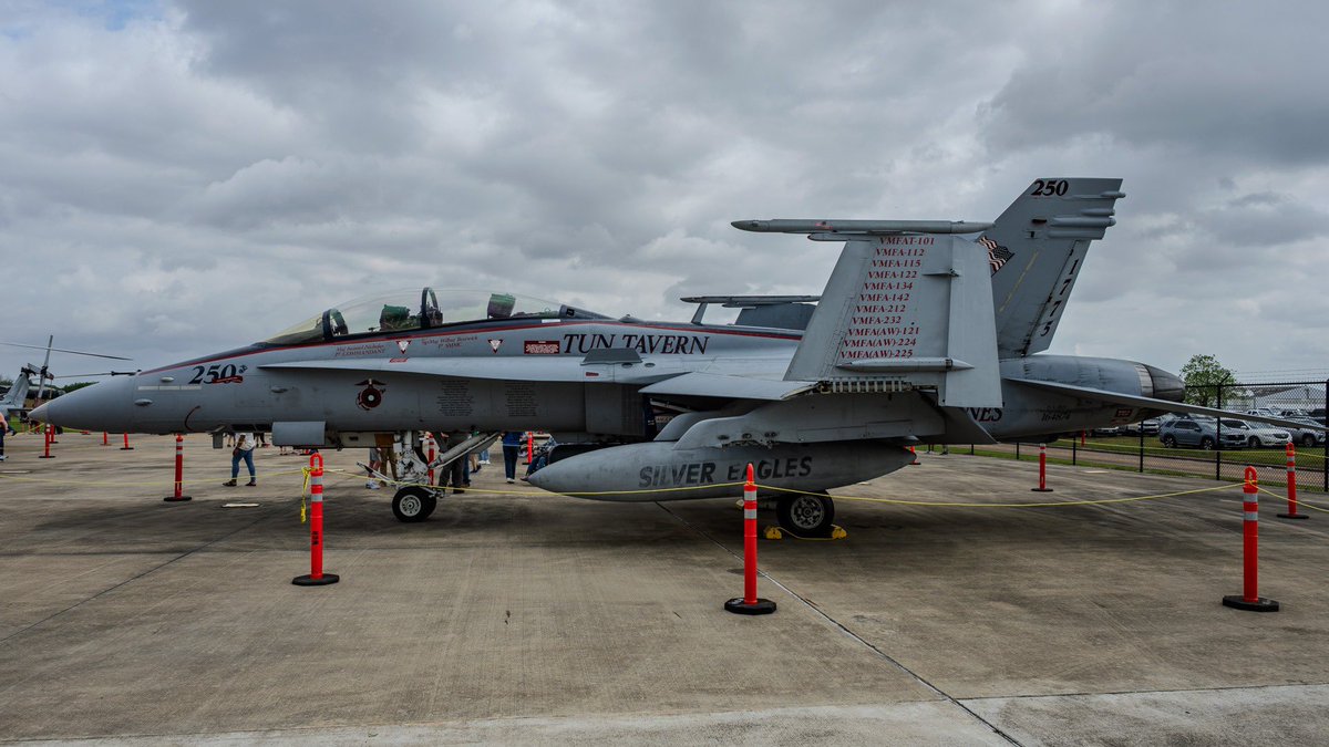 houstonairw's tweet image. Inbox 📥: #USNavy jets in #Houston for Fleet Week 🇺🇸