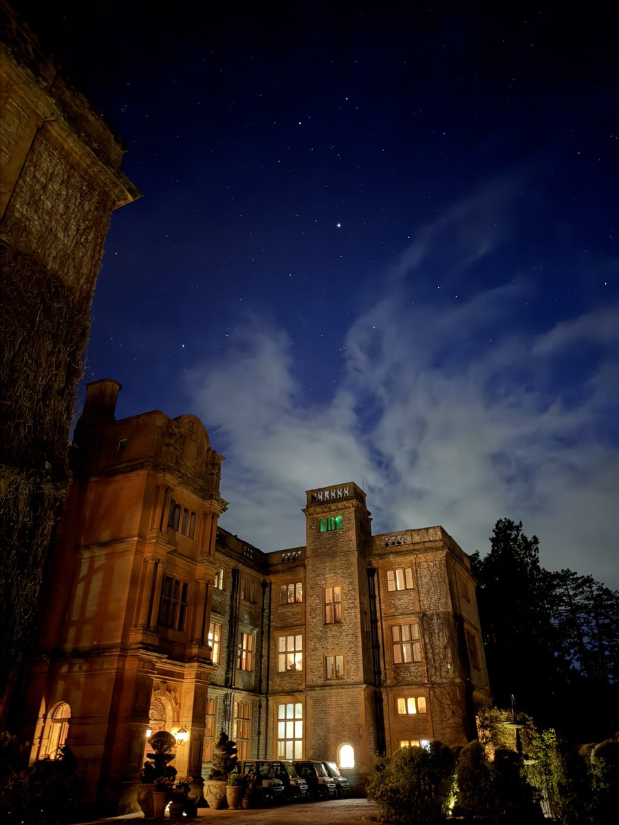 لبنى الخميس tweet media