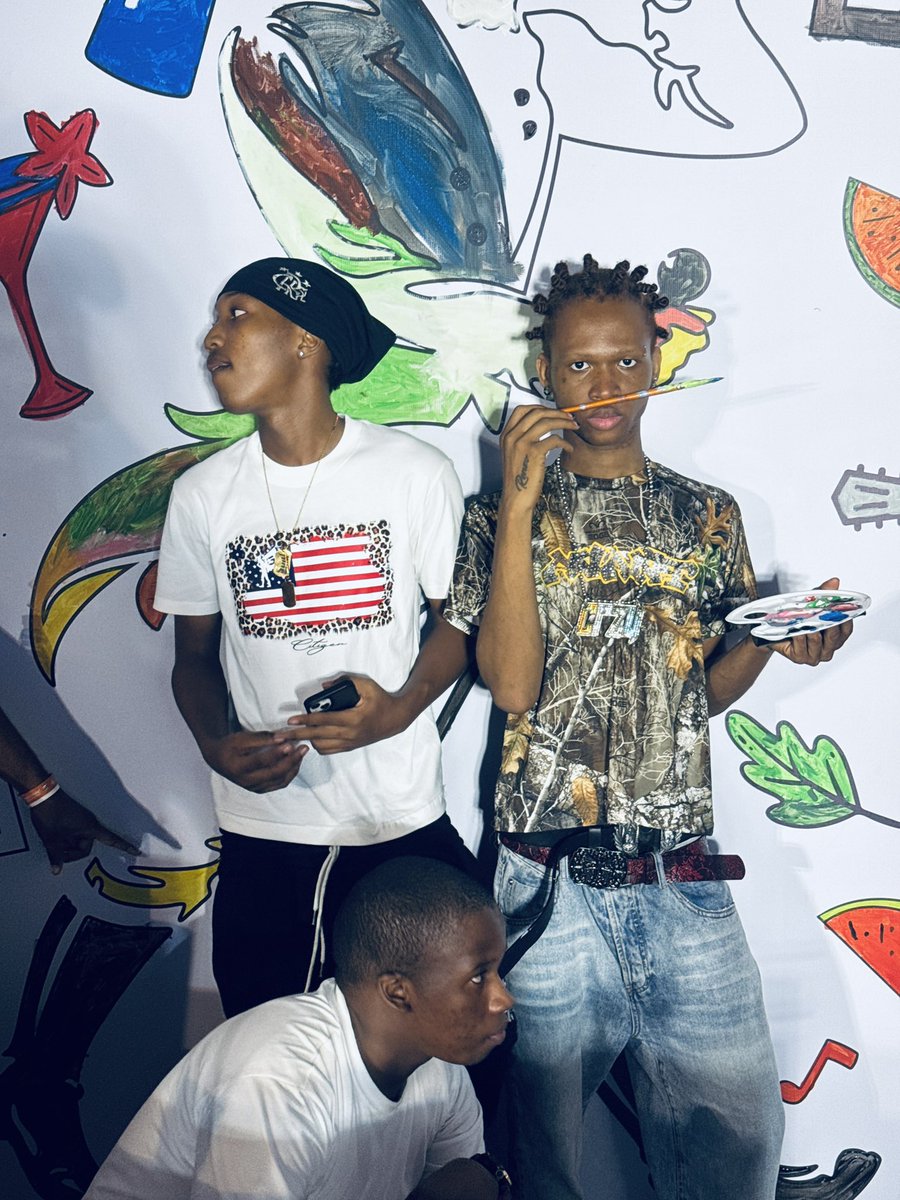 AyoKuti tweet media