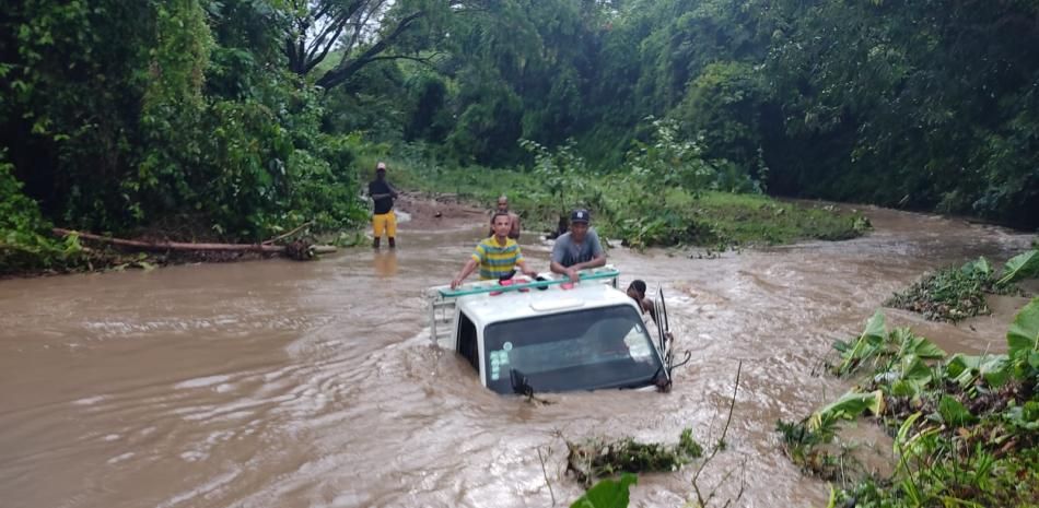 elturisticord's tweet image. COE Reporta 14 Rescates Y 23 Acueductos Inoperantes Tras Fuertes Lluvias
elturistico.com/noticia.php?id…

#COE #AlertaMeteorologica #SantoDomingo #ProteccionCivil