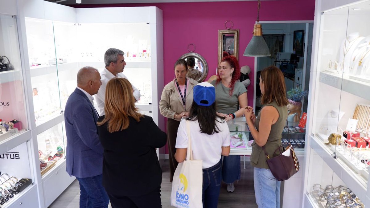 RadiosolMasp's tweet image. Manuel Domínguez anuncia la incorporación de los mercados a los bonos consumo archipiélago. @EICAGobCan #bonos #consumo #Archipielago #Canarias n9.cl/4f8d2