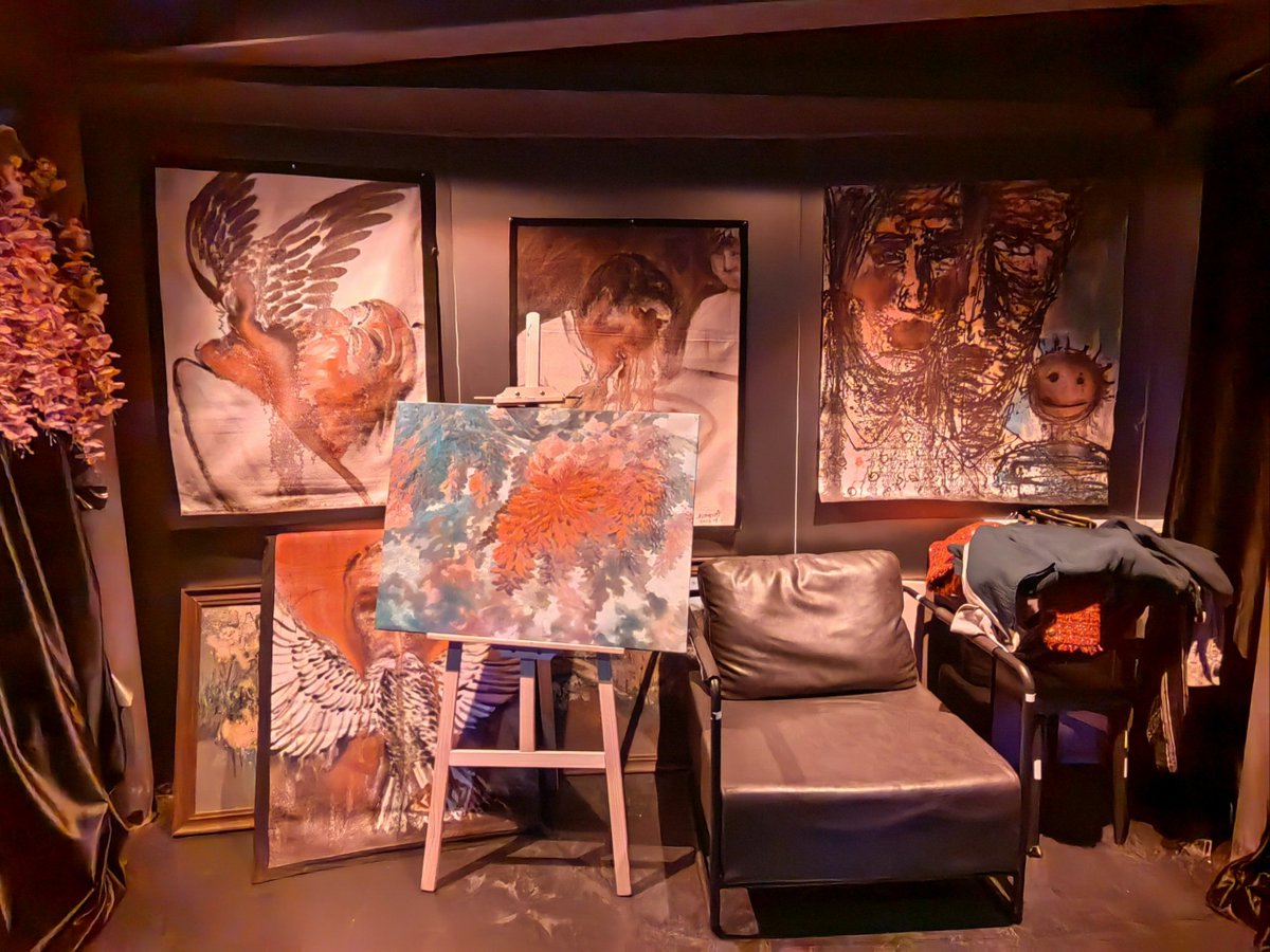 RenanBlackbh's tweet image. " Drama Club Open Mic Night! Show off your monologues, skits, or poetry this Friday (10/27) at 7 PM in Room 302. All performers welcome—sign up via link in bio by Thursday! #DramaClub #OpenMic #SchoolEvents"