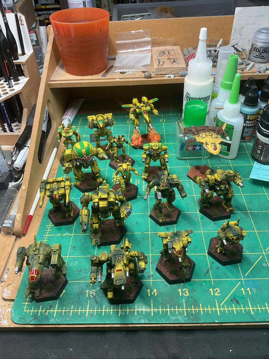 WitlessGas's tweet image. Painted up so many #Battletech minis that I had to buy a new case too 😂
