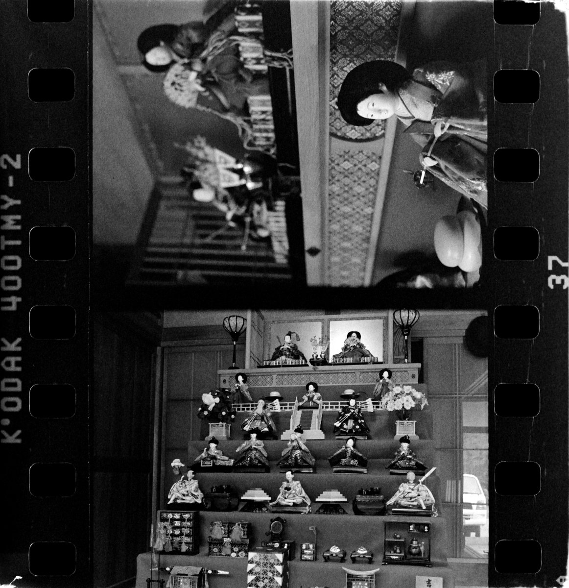 karutetto23's tweet photo. 旧暦で飾ってるひな人形
📷KONICA AUTOREX(HALF) HEXANON AR 28mm F3.5
🎞Kodak T-MAX400 富士SPD 1:1 22℃ 6分
#AUTOREX #film #自家現像 #ハーフカメラ https://t.co/XtbXZ73lAa