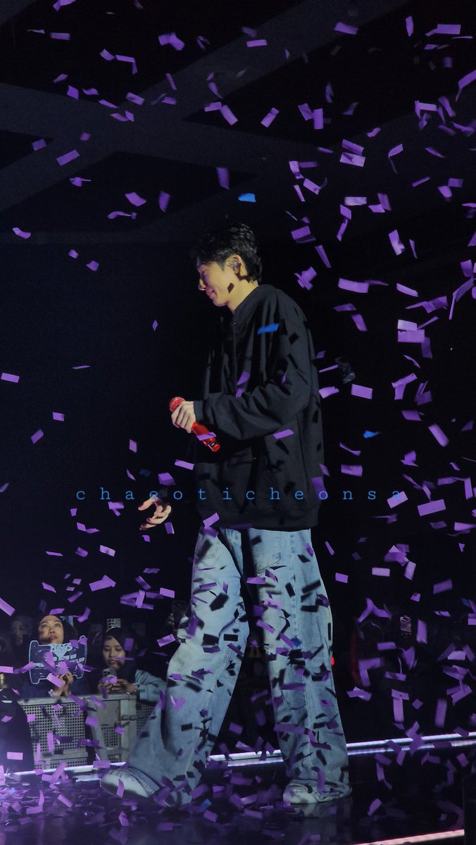 Hyungwon with confettis 💜

#MONSTAX_THEX_NEXUS
#MONSTAX_THEX_NEXUS_JKT
#HYUNGWON #채형원 #MONSTAX