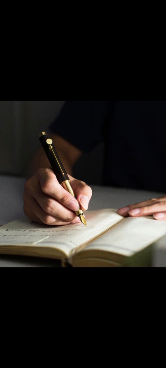 dieterr101's tweet image. Level up your writing skills in 10 mins/day! Use active verbs, cut fluff, and practice daily—small steps = big progress.  #EnglishWriting #SkillBoost