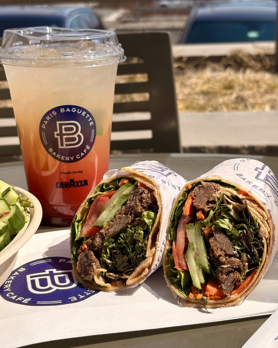 ParisBaguetteUS's tweet image. Korean BBQ Wrap + Strawberry Mint Lemonade = lunch done right 🍋🔥🌯

#parisbaguette #lunch #koreanbbq #freshmintlemonade #lemonade #cafe