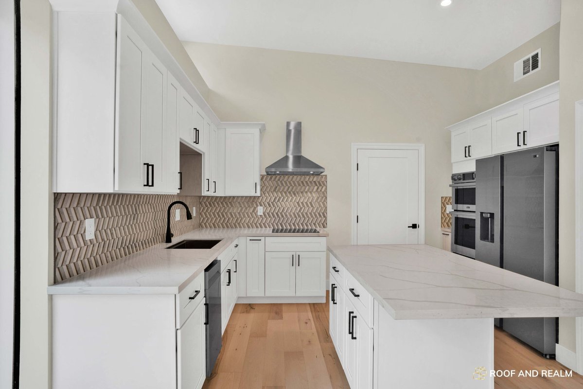 RealmRoof's tweet image. Your home should feel like you.

At Roof and Realm, we don't just finish interiors — we craft sanctuaries. Luxury materials chosen for your style.

Book a free project assessment and let's build something beautiful. 

#ModernHomeDesign #ModularLiving