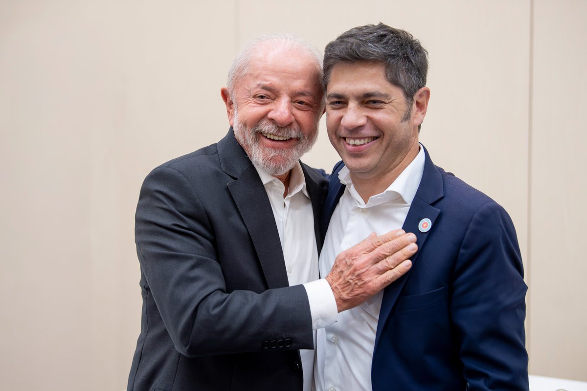 eldestapeweb's tweet photo. "Lula nos enorgullece con su ejemplo de dignidad, paz y justicia social"

🇧🇷🇦🇷El encuentro entre Lula da Silva y Axel Kicillof durante su gira por España.