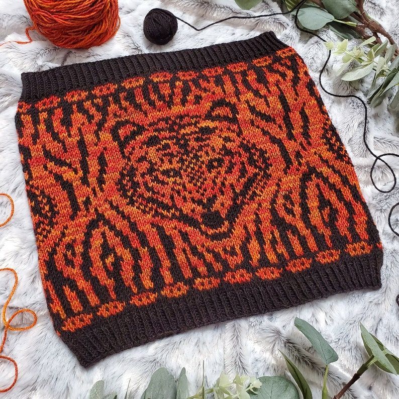 knithacker's tweet image. Go Knit 'Em Tigris! This Cowl Pattern Is Awesome! 👉 tidd.ly/3XK4Wxm - designed by Mary Hunt of Hunt Hand Knits #knitting #etsy #affiliate #handmade 🐯