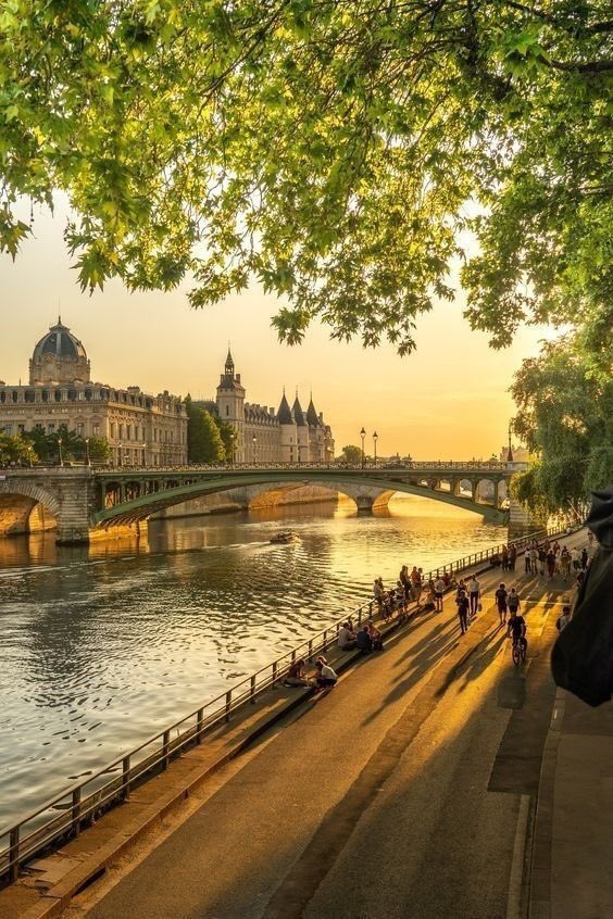 moraimauy's tweet image. Golden Hour 
                  💛
                              #Paris