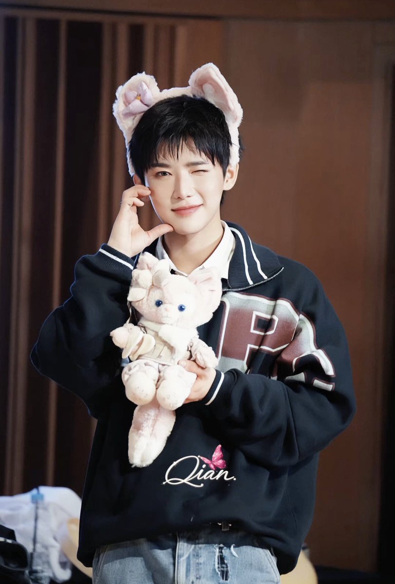 Qian 倩🪽 tweet media