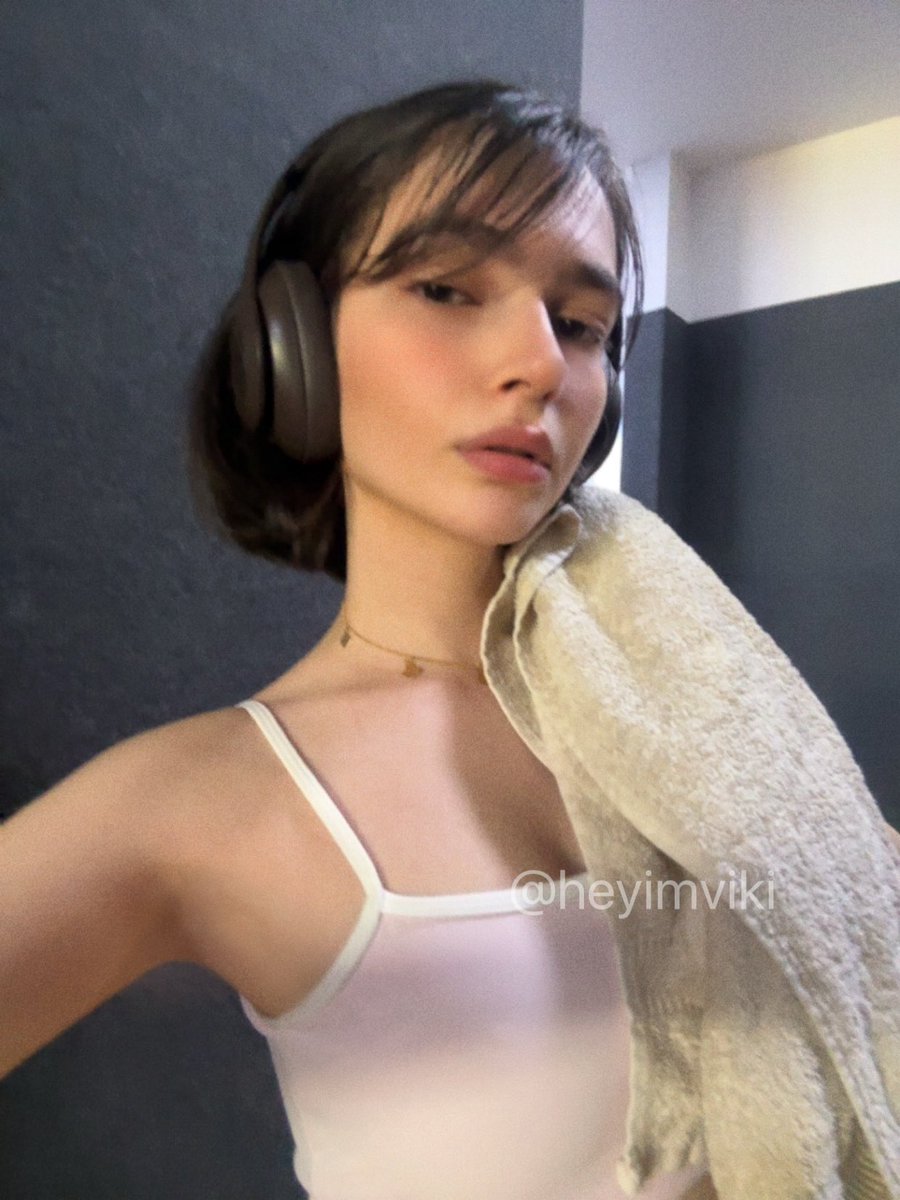 𝐕𝐢𝐤𝐢 tweet media