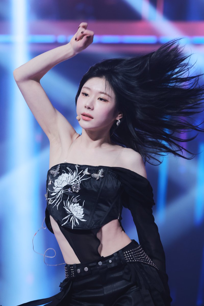 KpopDataShop's tweet photo. 251231 #Chaeryeong 😘😘😘
Load in 4K | Full Set in Bio
#ITZY https://t.co/txKXKIJJRr
