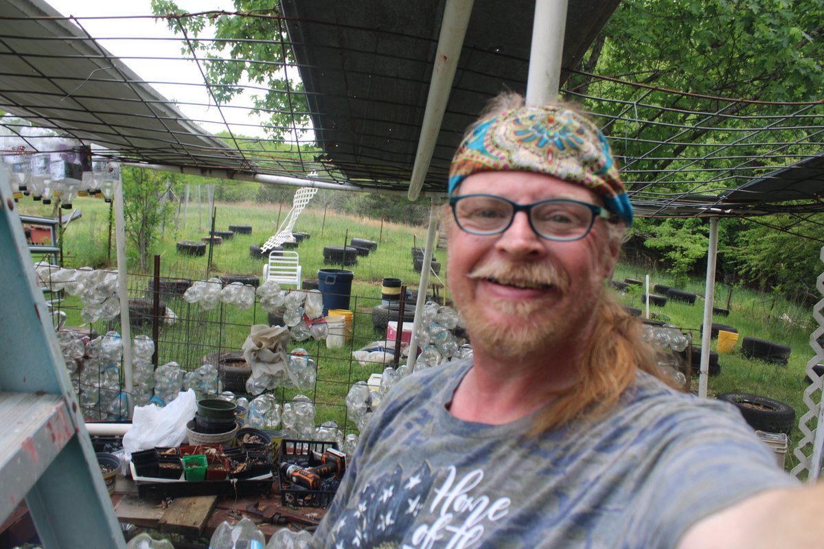 docsanderson's tweet image. #Scientists #Carpenter #Wolves #Mates
@NatGeo @HeartsofHeroes_ @Nature @Ginger_Zee
Lizzie Mags G after cleaning house&amp;amp; getting my serenity back i finished the repair of the big #GreenHouse center beam is glued in &amp;amp; bearing weight Im off the roof supports Lunchtime Bae's Mwah Lee