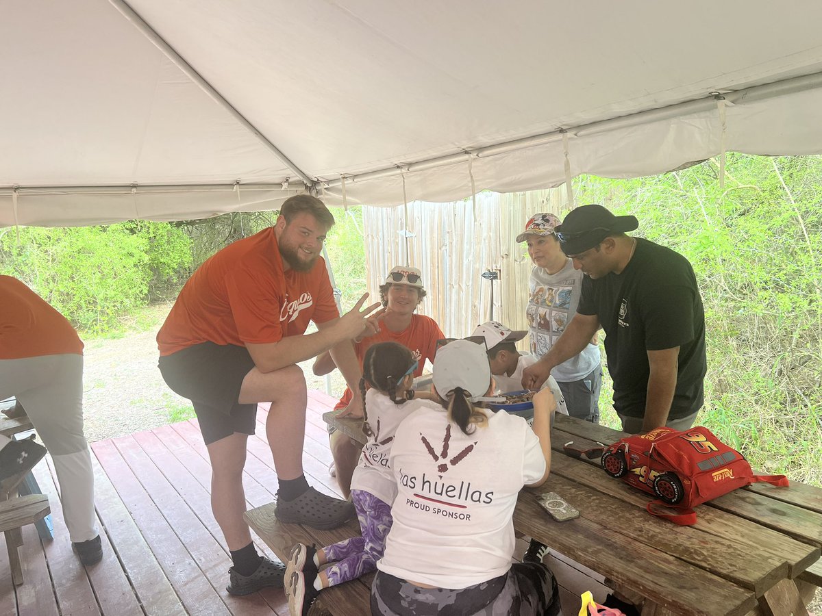 UTRGVFootball's tweet image. Had fun this morning at Camp Rio spending time with the children and families from the Moody Clinic!
Serving the community is part of the standard. 🧡✌🏽

#WinToday #RallyTheValley #CommUNITY