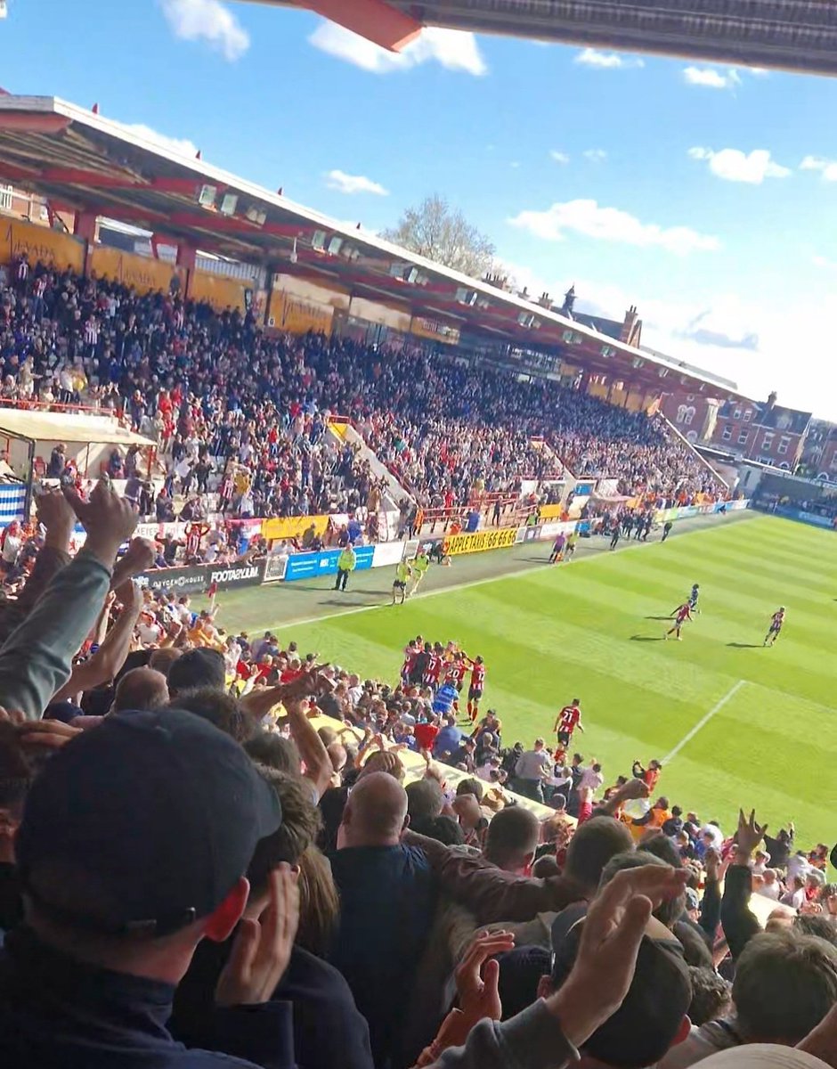Was ready to post about how we lost our shape completely when the subs were made, but viva la Jack Bycroft!
Give it everything for these last two, get me in Burton now. You reds 😍 #ECFC