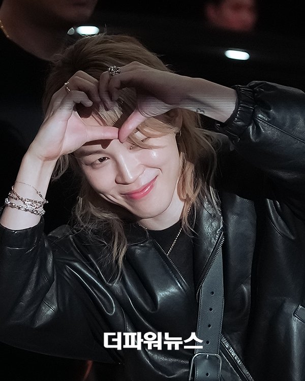 Airport Jimin tweet media