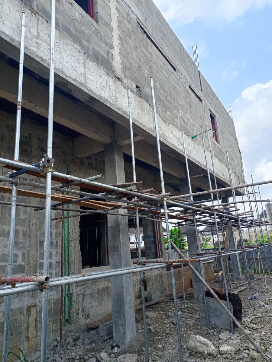 ARÁKÙNRIN ÌYÈLỌLÁ 👷🏡 tweet media