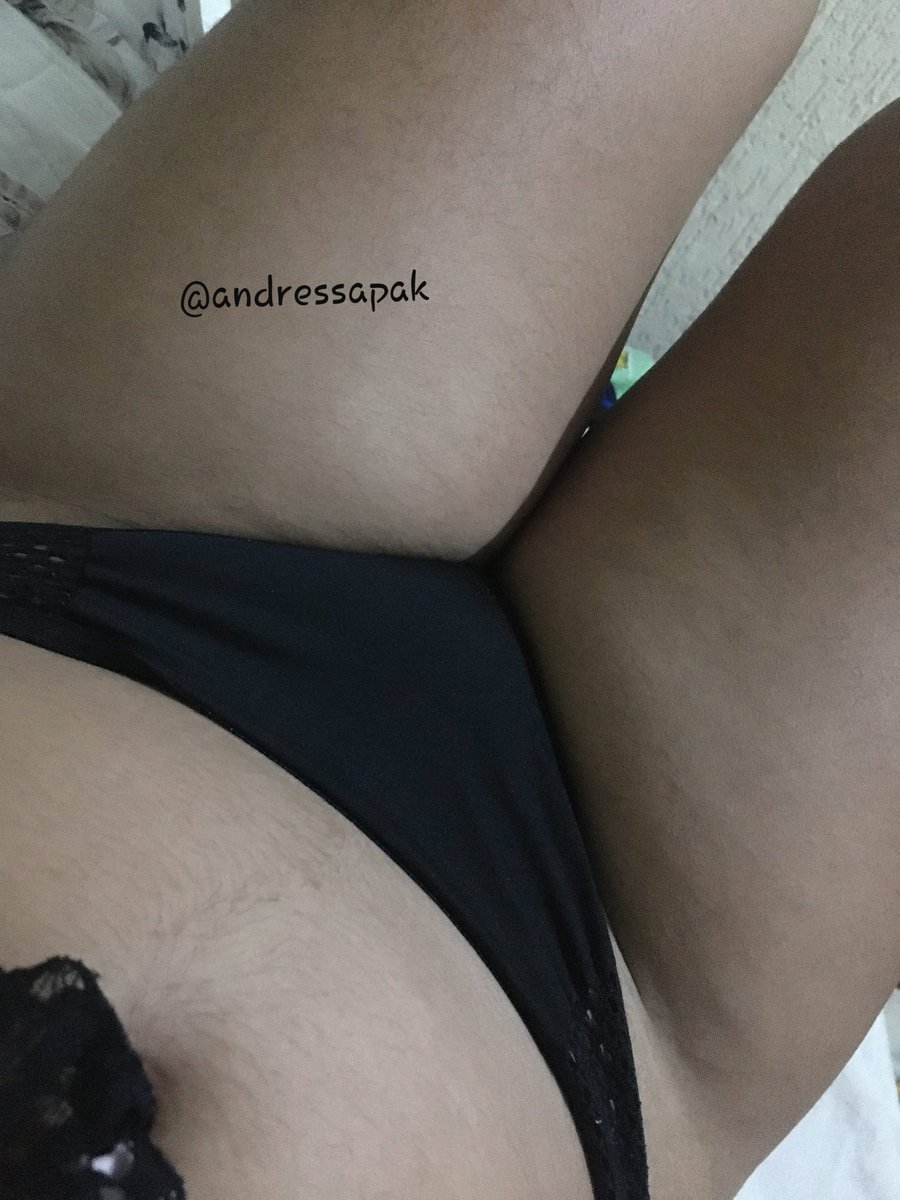 Minha bucetinha ta toda lisinha, quer ver? Me chama no PV ou no telegram 🔥❤