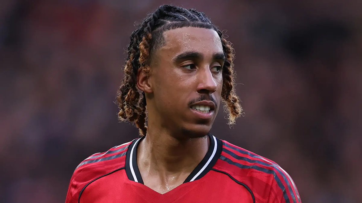 UnitedStandMUFC's tweet image. Michael Carrick on Leny Yoro: "Hopefully a small injury, not ready for tonight." [via @sistoney67] #mufc