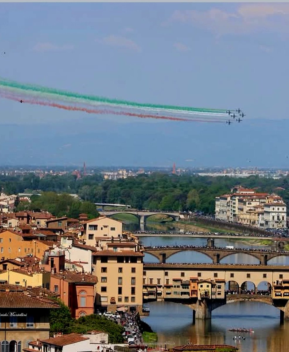 MiniatiMeri's tweet image. In occasione della solenne cerimonia di giuramento degli allievi del 1° corso della Scuola Militare Aeronautica Giulio Douchet.
#Firenze 
#buonaSerata 🌔
#poi #buonanotte 🌙