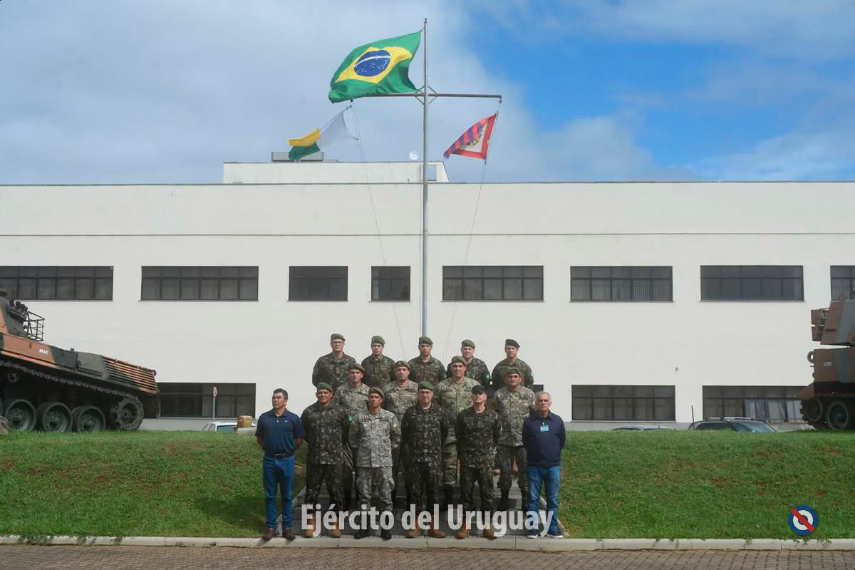 SA_Defensa's tweet image. 📍Pelotas, #Brazil (🇧🇷)

Members of the @EjercitoUy (🇺🇾) participated in the 3rd Coordination Meeting with the @exercitooficial last week.

Delegates had the opportunity to visit the South Training Center, Armored Training Center, &amp;amp; Units of the 8th Motorized Infantry Brigade.