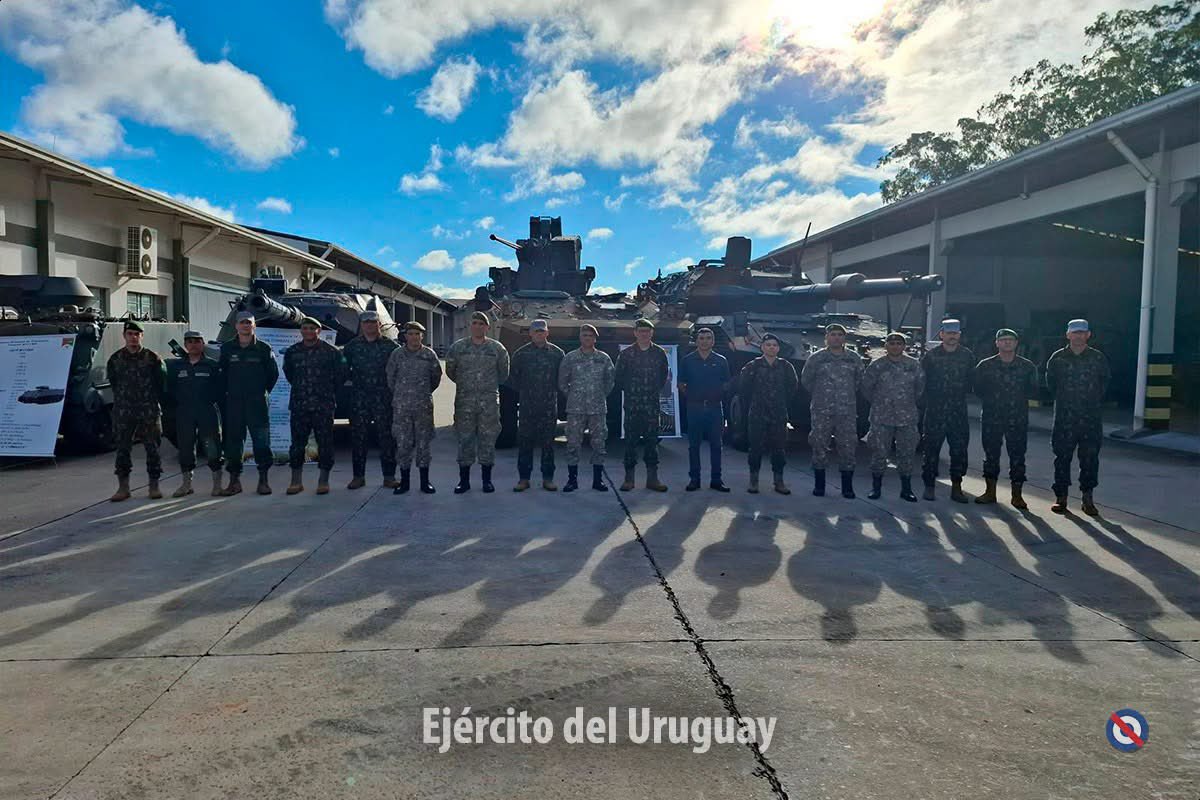 SA_Defensa's tweet image. 📍Pelotas, #Brazil (🇧🇷)

Members of the @EjercitoUy (🇺🇾) participated in the 3rd Coordination Meeting with the @exercitooficial last week.

Delegates had the opportunity to visit the South Training Center, Armored Training Center, &amp;amp; Units of the 8th Motorized Infantry Brigade.