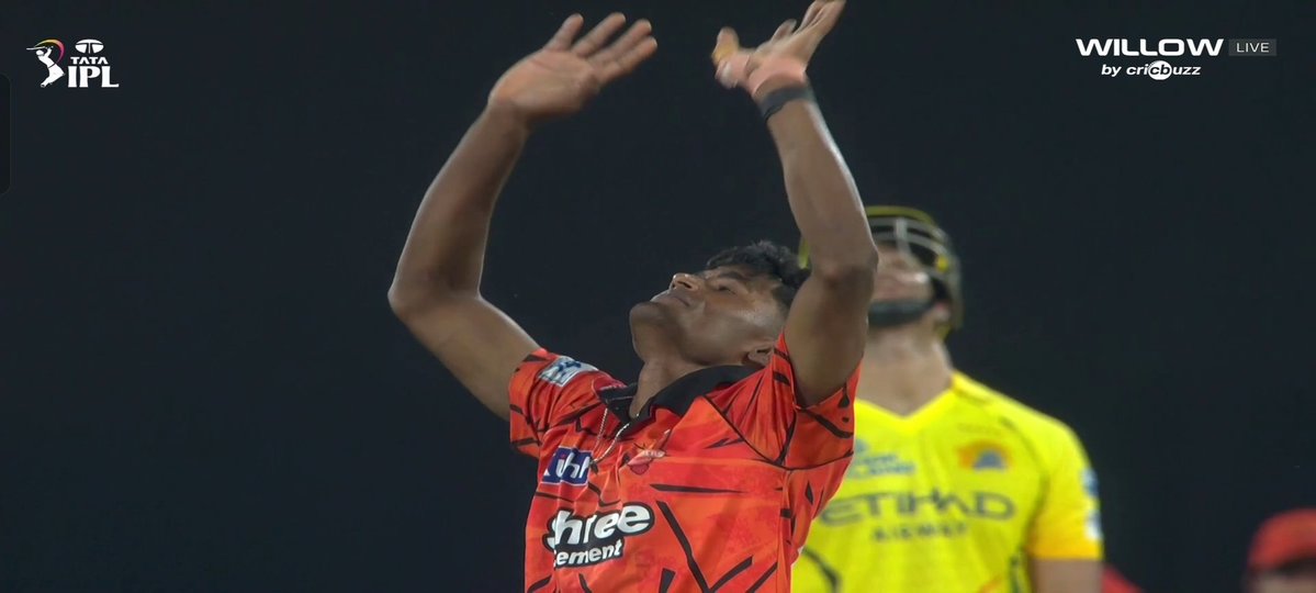 𝐊𝐨𝐡𝐥𝐢𝐧𝐚𝐭!𝟎𝐧_👑🚩 tweet media