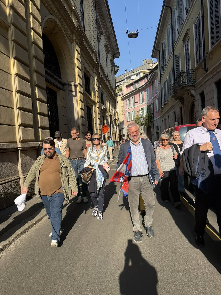 monicaercoli's tweet image. E dopo Piazza Duomo @ClaudioBorghi in versione Cicerone a Milano ed esperto d'arte a casa 😍
#community 
@LegaSalvini
