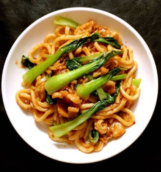 Momo71312777's tweet image. Mid-Autumn Feast Alert! Try our Creamy Black Sesame Mooncake Pasta—silky noodles tossed in nutty sesame sauce, topped with a golden-baked mini mooncake u0026 osmanthus petals. Limited time only!  #MidAutumnEats #LimitedEdition