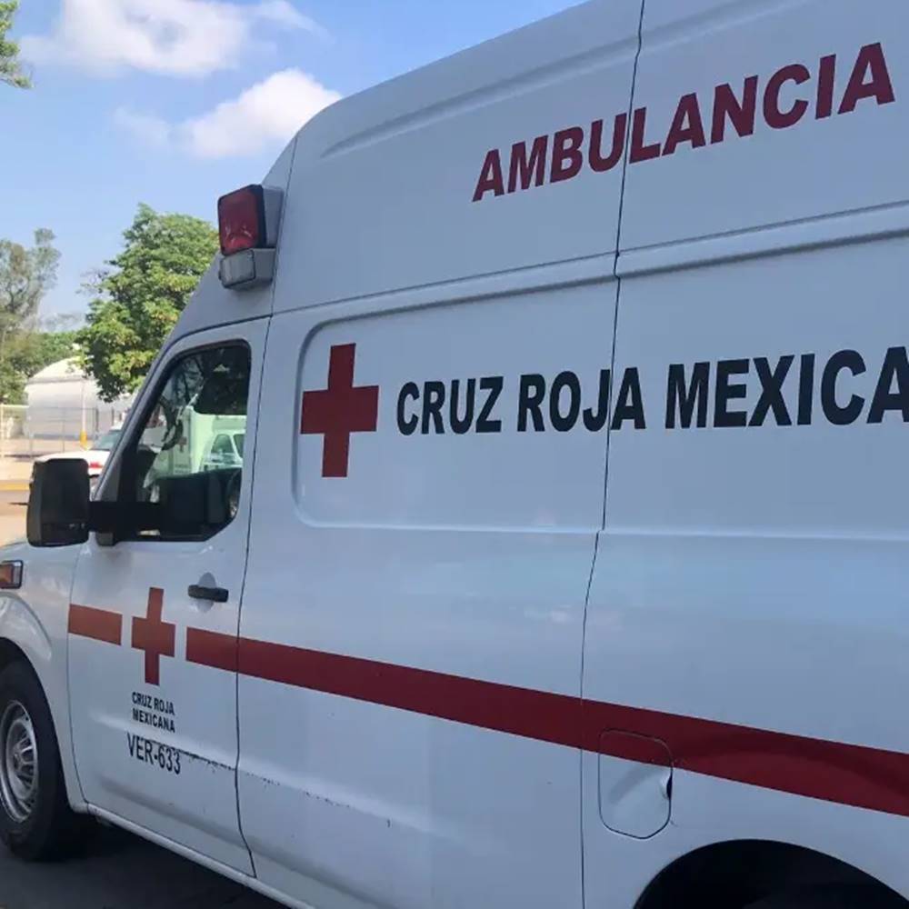 ELPINERO's tweet image. #FOTOREPORTE 📸 |  Sexagenario cae desde una azotea en Poza Rica y termina hospitalizado

➡️El adulto mayor sufrió una aparatosa caída de la azotea de su vivienda en la colonia 27 de Septiembre, tras tropezar. 

➡️ Protección Civil y paramédicos realizaron su rescate. El varón