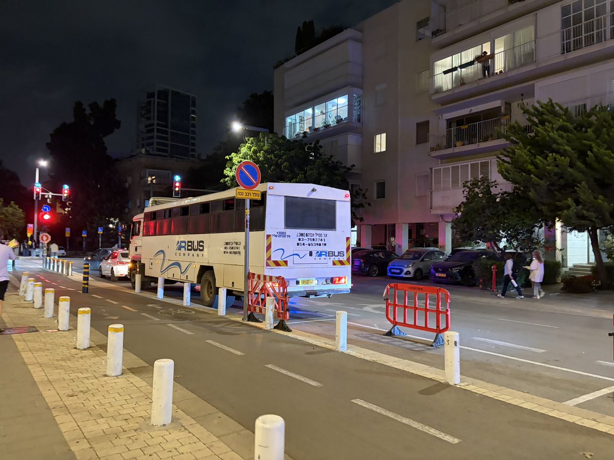 לטקס זכרון הם הביאו זינזנה