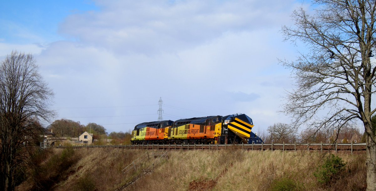 Colas liveried 37175+37057 approach Destiny Bridge on the northern  outskirts of Perth as they push an independent snowplough southwards with 7Z37 Inverness Millburn - Larbert CE move. The plough would later  be moved south to Eastriggs for storage 13.4.26 scottishtrains.zenfolio.com/p604331348/e54…