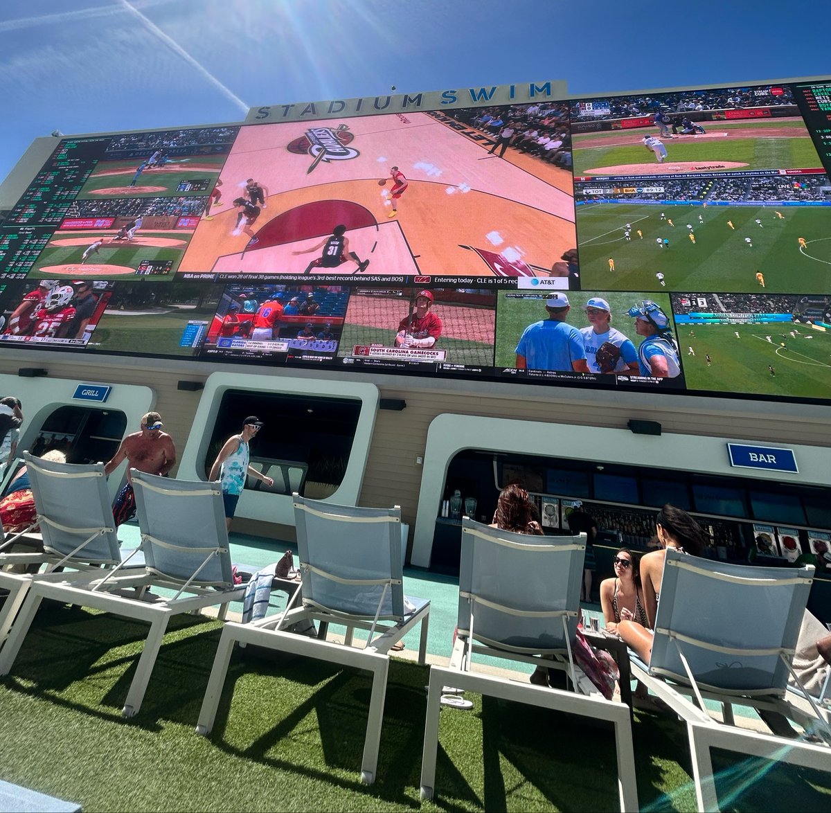 If I wasn’t getting on a plane in 2 hours, this is where I’d want to watch #wrestlemania <a href="/CircaLasVegas/">Circa Las Vegas</a>
