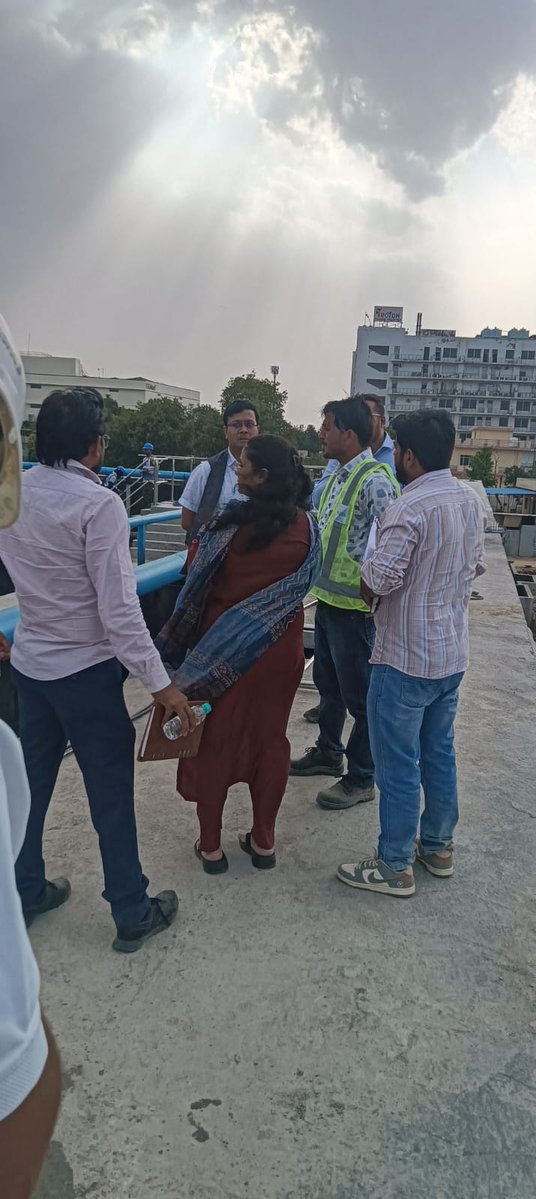 DistrictCo95708's tweet image. भिवाड़ी में जिला कलेक्टर अतुल प्रकाश ने 34 MLD STP व जिला अस्पताल का निरीक्षण किया।
कार्य में गुणवत्ता और तेजी सुनिश्चित करने के दिए सख्त निर्देश।
 स्वच्छता, जल निकासी और स्वास्थ्य सुविधाओं की दिशा में अहम कदम
#Bhiwadi #Rajasthan #Development
@BhajanlalBjp
@RajCMO
@DiprRajasthan