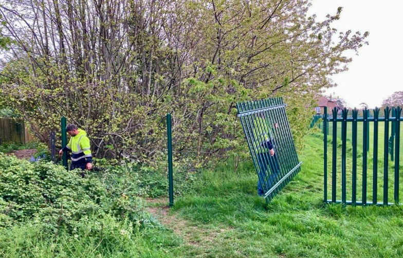 On Nextdoor
Remember the Spur of Spite? Following complaints to <a href="/BristolCouncil/">Bristol City Council</a> that it was unlawful on multiple grounds - blocking a wildlife corridor, cutting through the root zones of protected trees and breaching health &amp; safety regulations - Cotham School has removed it.
