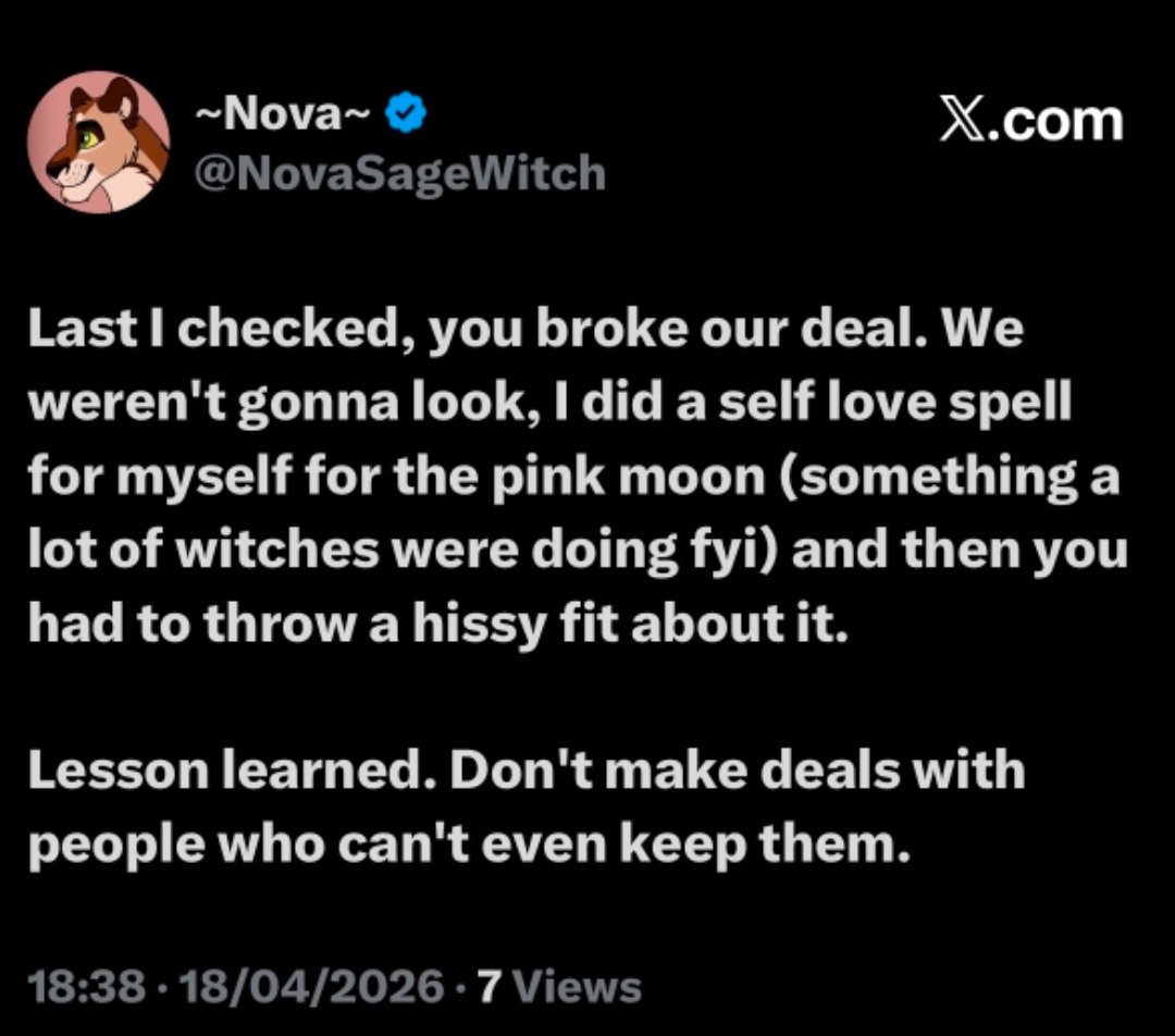 Last I checked it was YOU who broke the deal when you posted about the dog trying to 1up Courtney and rubbing it in her face that her dog was ill, masking it behind giving a fuck about your mom's dog. We've known you long enough to see it for what it really was.
Narcissistic liar