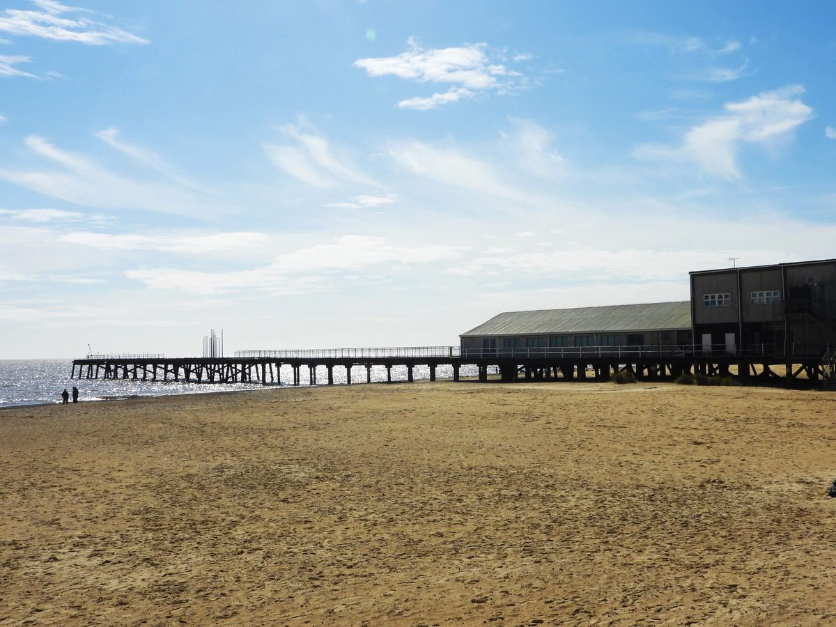 tompolkey's tweet photo. South Beach in Lowestoft, Suffolk Easter weekend on a glorious blue sky day #bluesky #beach #SeaLife #lowestoft #suffolk https://t.co/R96W5FllUk
