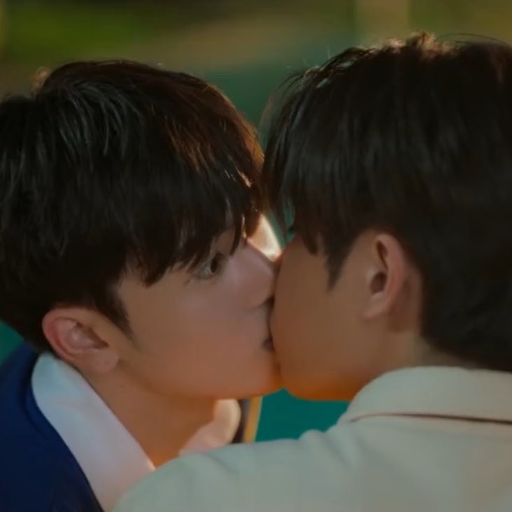 alex | lyt era 🎸 tweet media