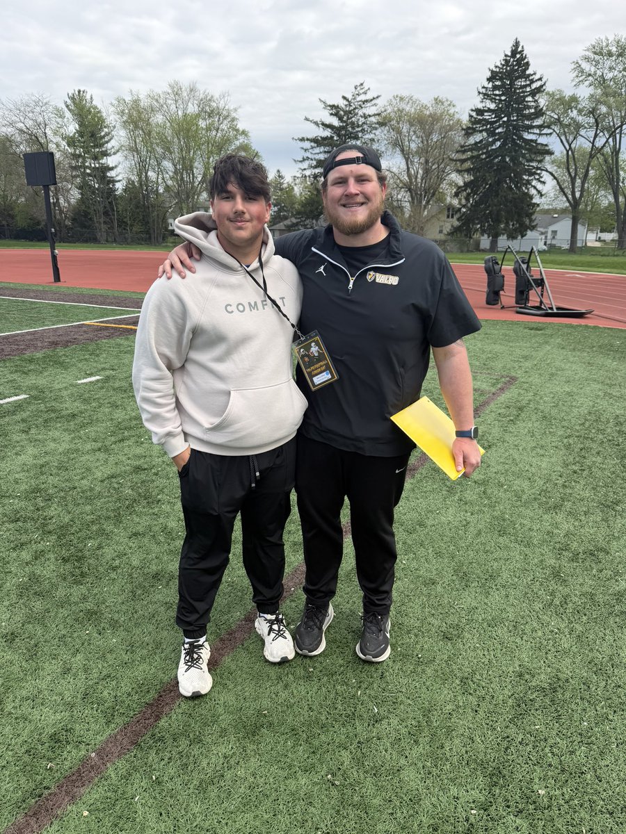 marcusaidem's tweet photo. Thank you for an amazing day at valpo. I have a great time watching and building relationships with @CoachDFiles and @Coach_RJG. https://t.co/oGV2jeiXDD
