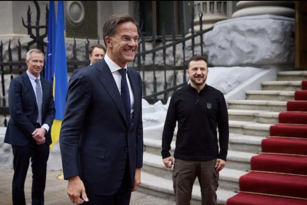 MariaMo32975161's tweet photo. Panic coming from Ukrain Right palpable. Out of time, money and soldiers. Netenyahu spread to thin to organise the deals. No longer appreciated in Washington and kicked off 3 wars Zelensky in slow lane #hugary #Nato #Zelensky https://t.co/NO6eGaD7SS